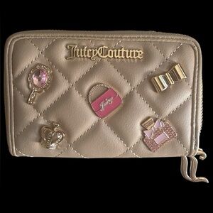 NWOT Juicy Couture Quilted Wallet with Gold Accents pecan beige zippy 6x4